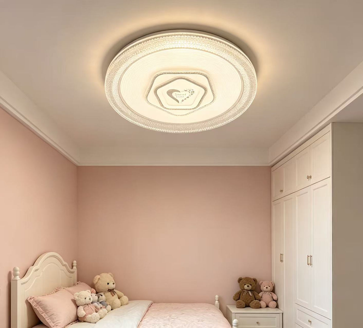 Dekorativna plafonjera 40 cm – elegantan detalj za vaš dom