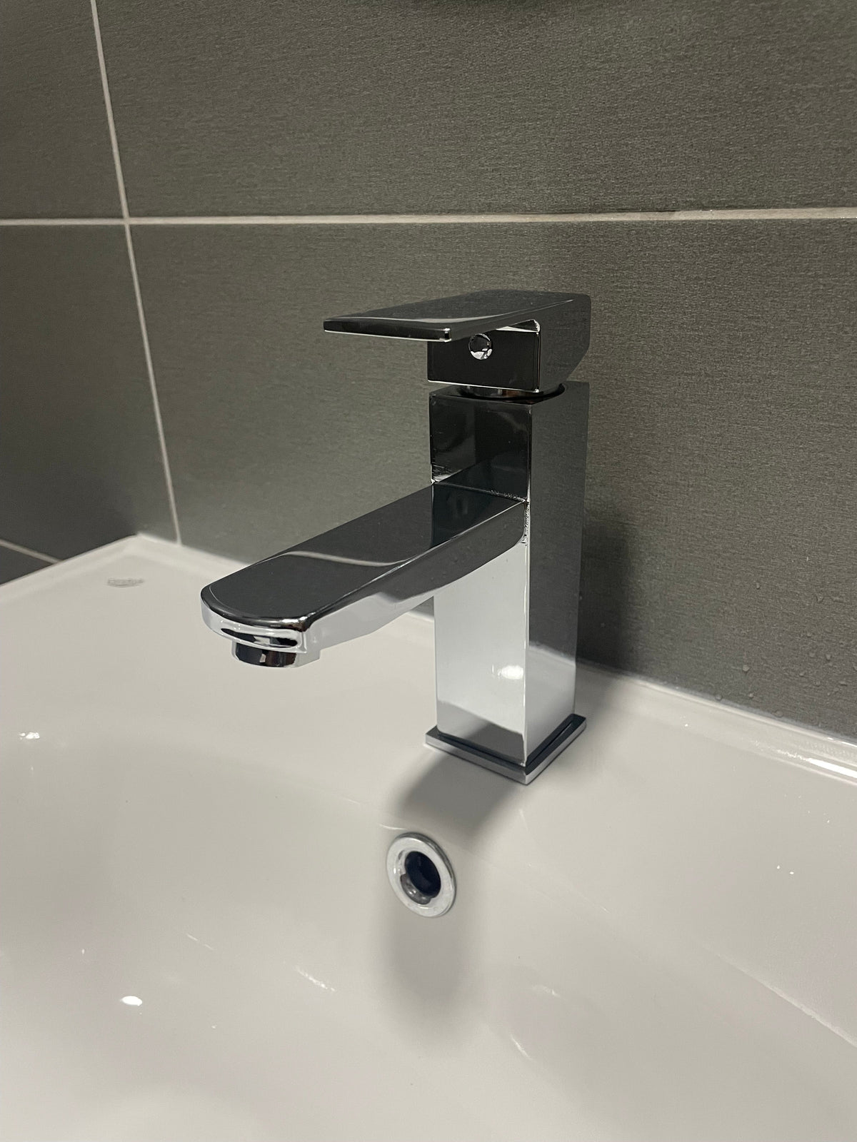 Moderna slavina za lavabo – elegantan dizajn