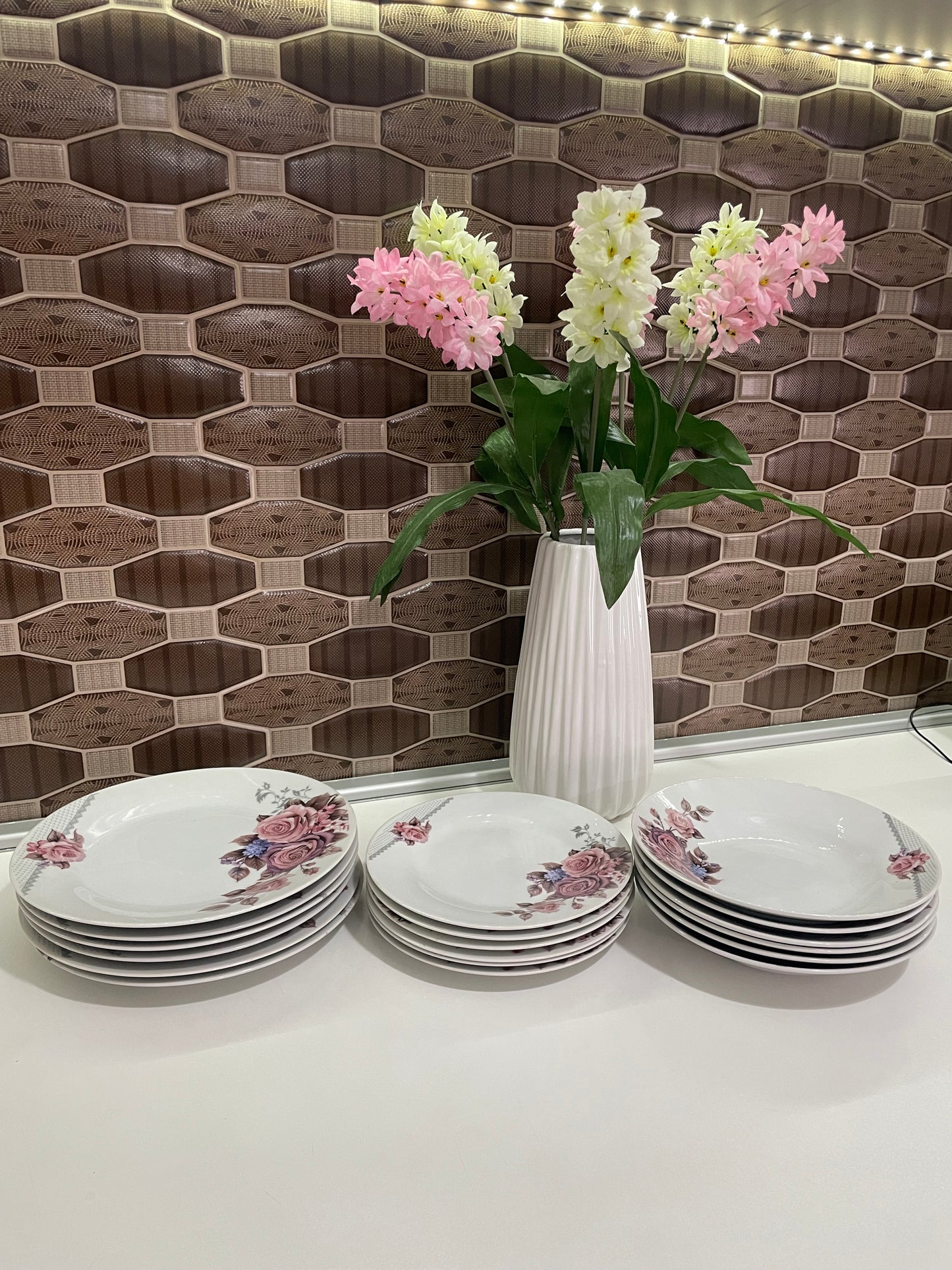 🌸 Set tanjira 18/1 – Elegancija za svaki sto